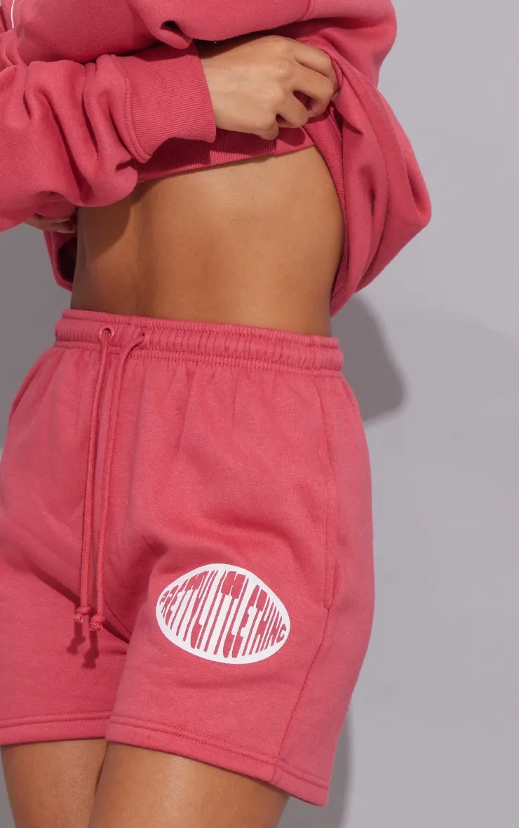 PRETTYLITTLETHING Short en sweat rose foncé imprimé
