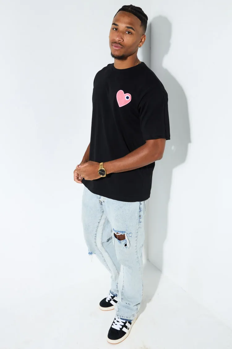 T-shirt noir à coeur à oeil rose