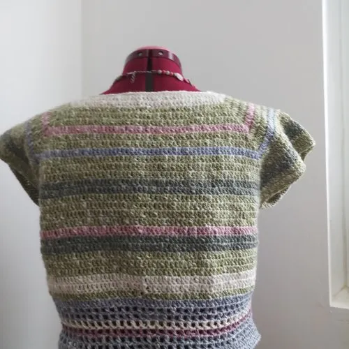Tee-shirt court fait main au crochet, taille 40